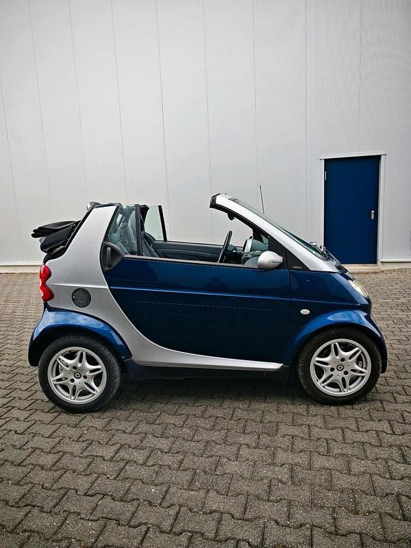 Blau Gebraucht 2003 Smart ForTwo Cabrio Cabrio | 2.700 € - Bild 1/4