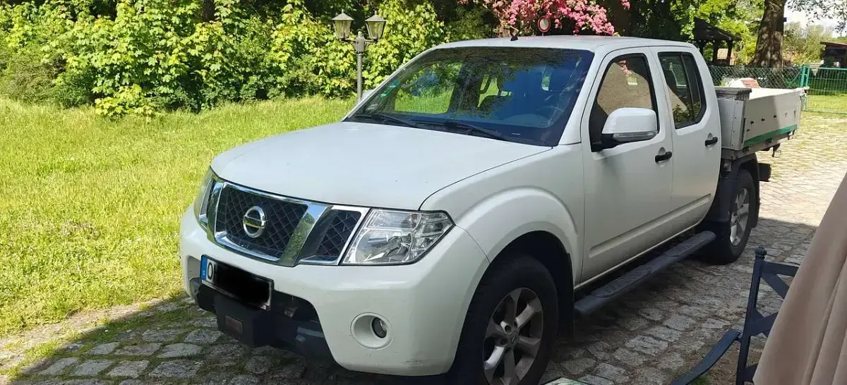 Gebraucht Nissan Navara SE 190 PS (139 kW) 2011 Weiß Pickup
