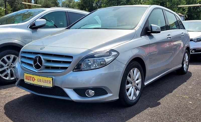 Polarsilber metalliclack Gebraucht 2014 Mercedes B180 Van / Kleinbus | 12.900 € (Fairer Preis) - Bild 1/4