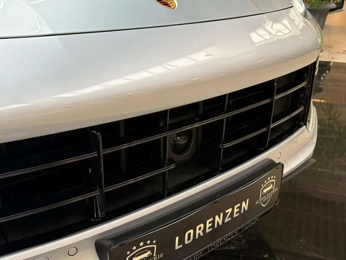 Gebraucht Porsche Cayenne Turbo 549 PS (403 kW) 2018 Rhodiumsilbermetallic SUV
