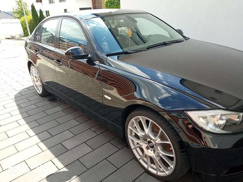 Gebraucht BMW 320 177 PS (130 kW) 2008 Schwarz Limousine