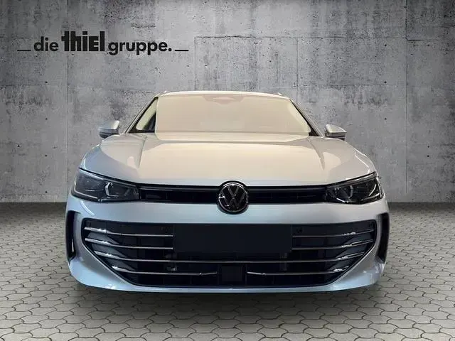 Gebraucht VW Passat IQ Drive 150 PS (110 kW) 2026 Silber Kombi