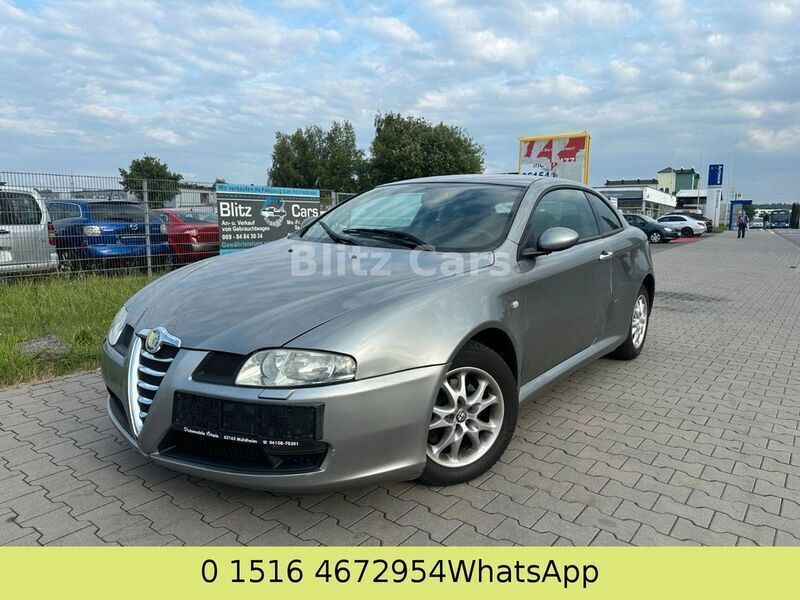 Grau Gebraucht 2004 Alfa Romeo GT Distinctive Coupé | 3.200 € (Fairer Preis) - Bild 1/4