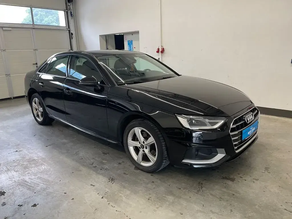 Gebraucht Audi A4 Advanced 136 PS (100 kW) 2022 Schwarz Limousine