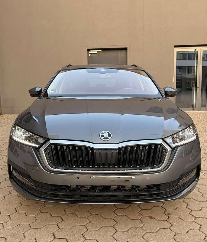 Gebraucht Skoda Octavia Tour 150 PS (110 kW) 2023 Grau Kombi