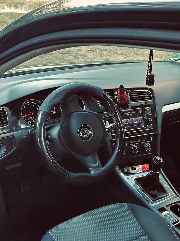 Grau Gebraucht 2018 VW Golf VII Kombi | 7.500 € (Superpreis) - Bild 1/4