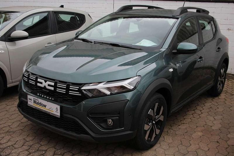Neu Dacia Sandero Expression 91 PS (66 kW) 2025 Zedergrün Kleinwagen