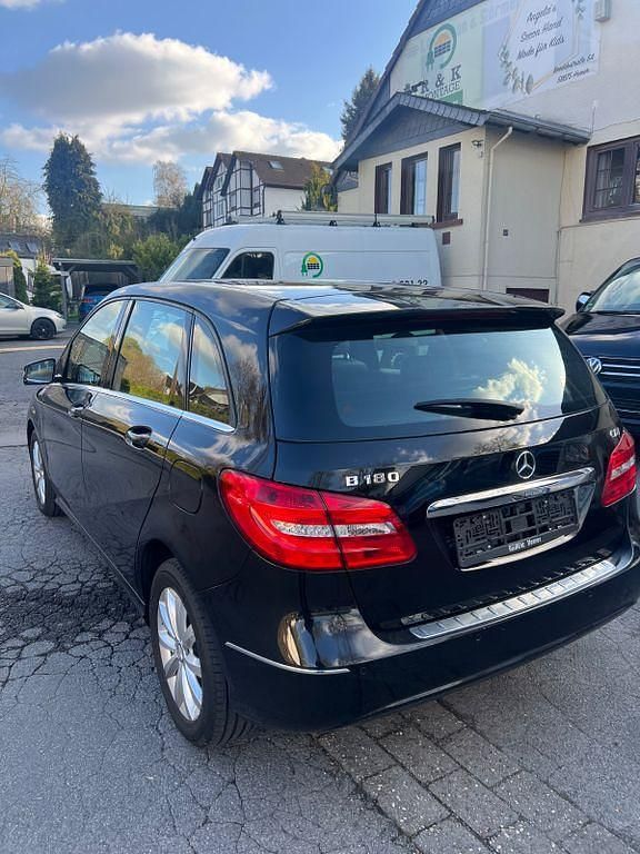 Gebraucht Mercedes B180 109 PS (80 kW) 2012 Schwarz Van / Kleinbus