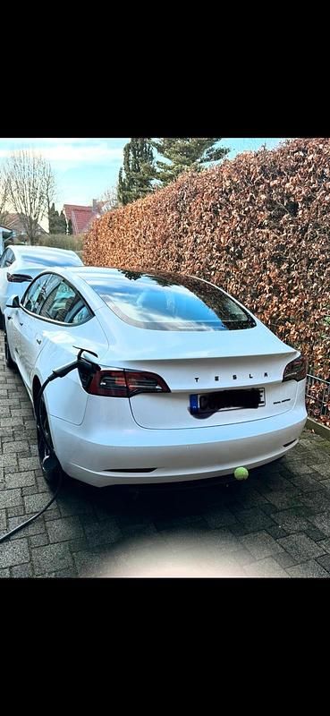 Weiß Gebraucht 2021 Tesla Model 3 Limousine | 26.750 € - Bild 1/4