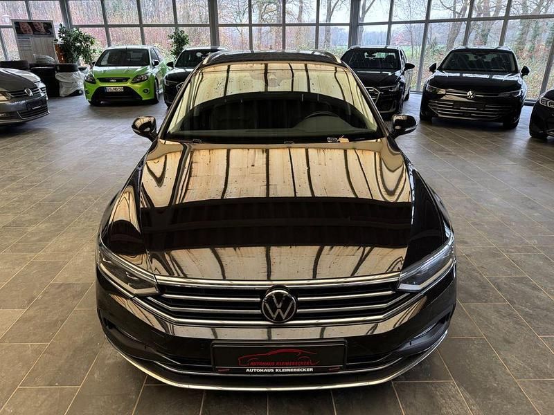 Gebraucht VW Passat Elegance 150 PS (110 kW) 2024 Schwarz Kombi