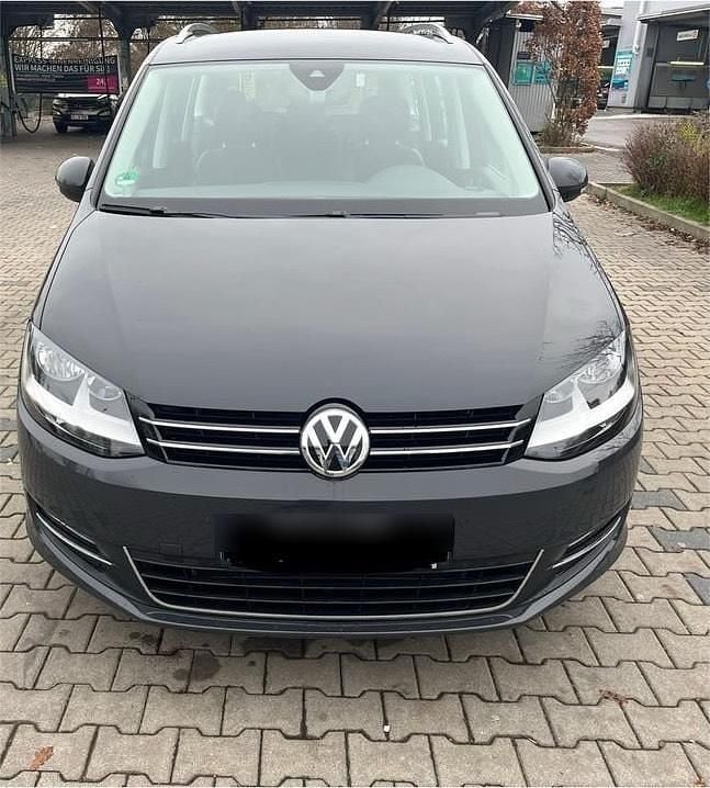 Grau Gebraucht 2020 VW Sharan Van / Kleinbus | 24.650 € (Guter Preis) - Bild 1/4