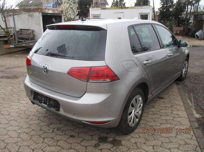 Gebraucht VW Golf VII Allstar 110 PS (80 kW) 2016 Tungsten silver metallic Kleinwagen