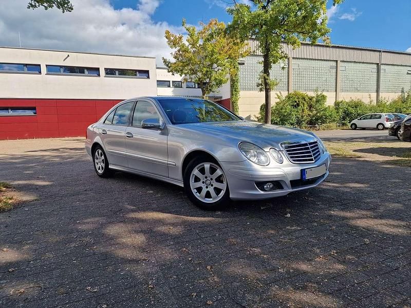 Gebraucht Mercedes E200 Classic 184 PS (135 kW) 2008 Silber Limousine
