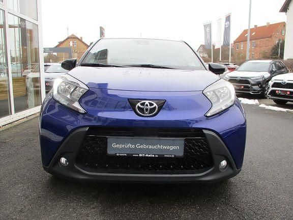 Gebraucht Toyota Aygo X Comfort 72 PS (52 kW) 2022 Juniper blue metallic/ night sky black SUV