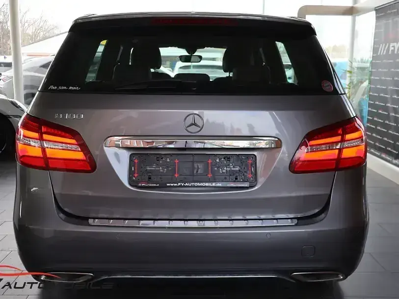 Gebraucht Mercedes B180 Style 122 PS (89 kW) 2018 Mountaingrau  met. Kleinwagen