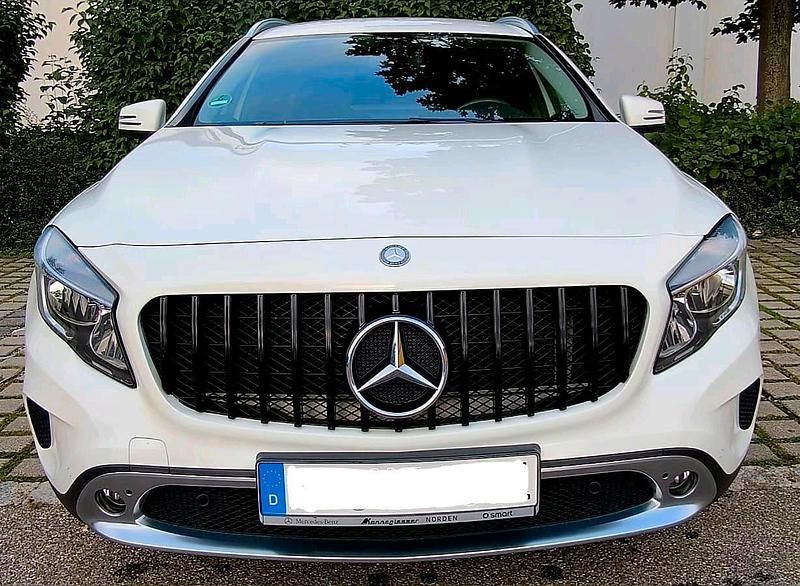 Weiß Gebraucht 2016 Mercedes GLA220 Urban SUV | 17.990 € (Fairer Preis) - Bild 1/4