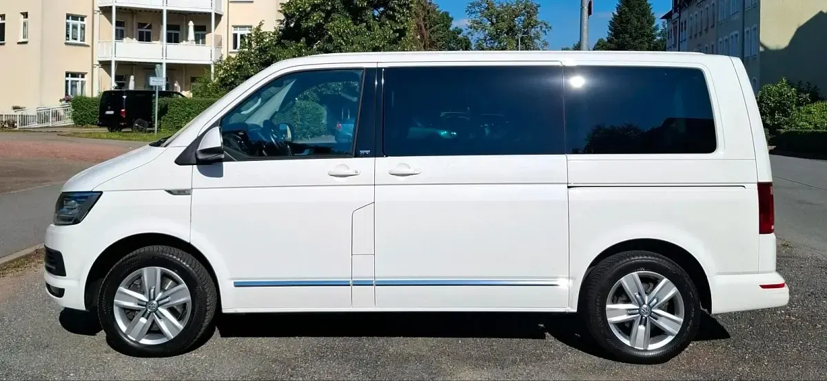 Gebraucht VW Multivan 204 PS (150 kW) 2018 Weiß Van / Kleinbus