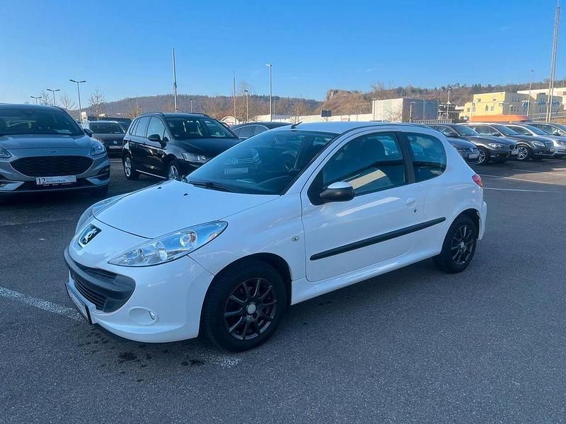 Gebraucht Peugeot 206+ Basis 60 PS (44 kW) 2010 Weiß Kleinwagen