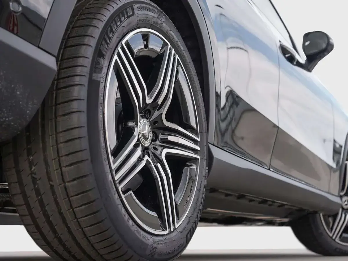Gebraucht Mercedes GLC200 AMG 163 PS (119 kW) 2026 Obsidianschwarz metallic SUV