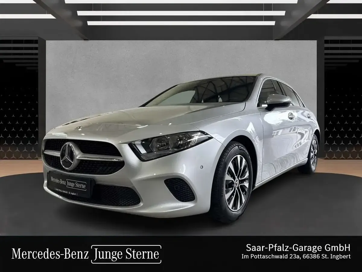 Gebraucht Mercedes A180 Progressive 116 PS (85 kW) 2022 Iridiumsilber Limousine