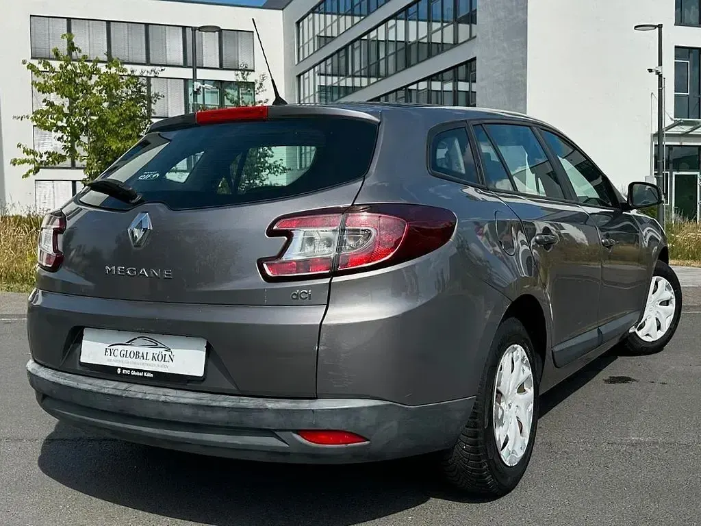 Gebraucht Renault Mégane Expression 110 PS (80 kW) 2012 Grau Limousine