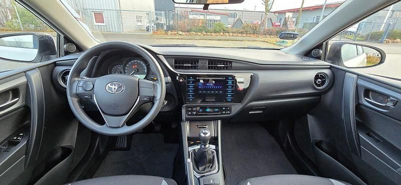 Gebraucht Toyota Auris Comfort 99 PS (72 kW) 2017 Weiß Limousine