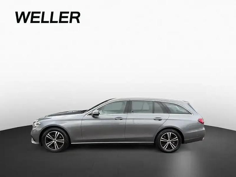 Gebraucht Mercedes E220 200 PS (147 kW) 2023 Selenitgrey (grau) Kombi