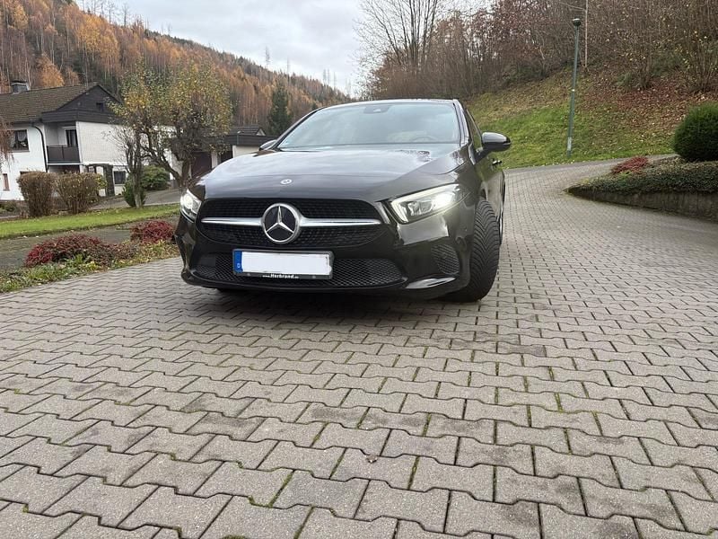 Gebraucht Mercedes A200 150 PS (110 kW) 2019 Schwarz Limousine