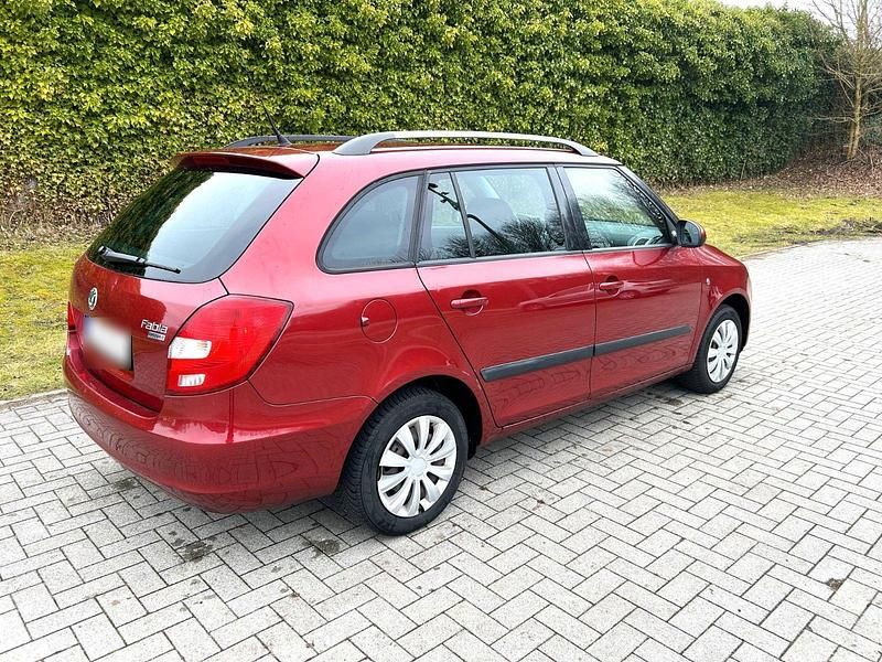 Gebraucht Skoda Fabia Classic 69 PS (50 kW) 2008 Rot Kombi