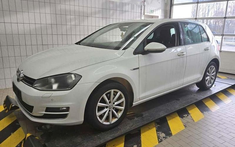 Oryx white motherofpearl eff Gebraucht 2015 VW Golf LOUNGE Limousine | 9.850 € (Fairer Preis) - Bild 1/4