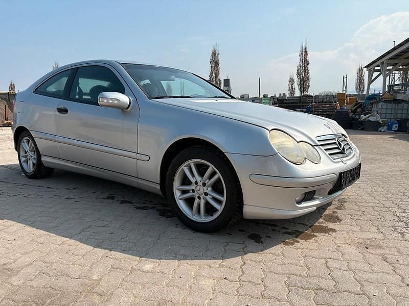 Gebraucht Mercedes C180 129 PS (94 kW) 2002 Silber Coupé