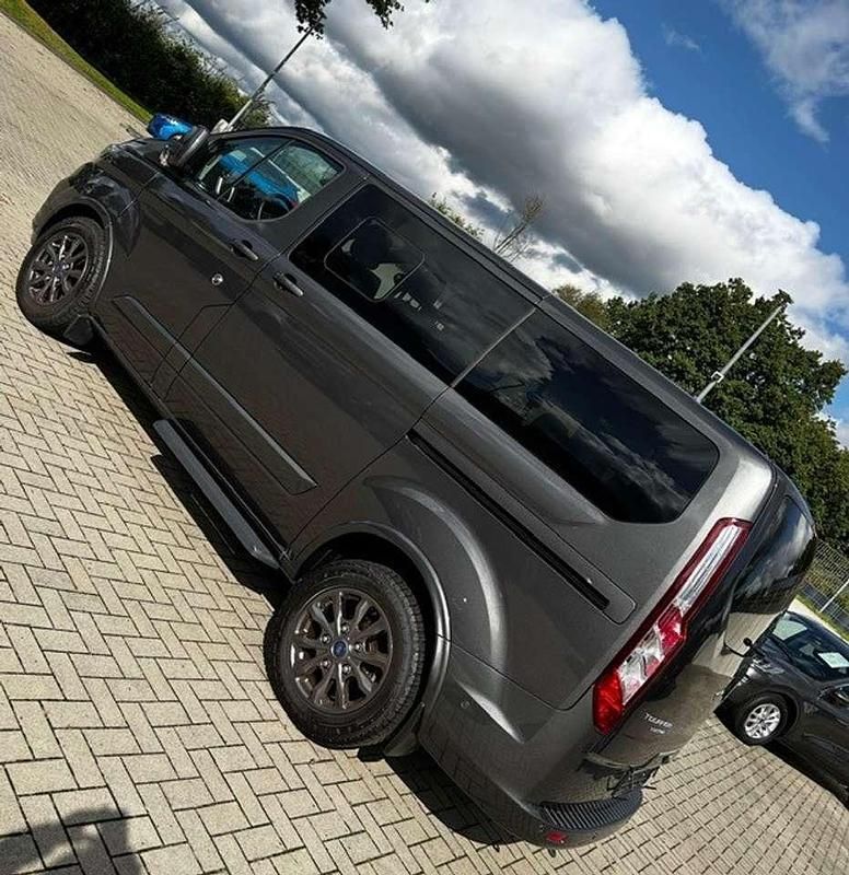 Gebraucht Ford Tourneo Titanium 131 PS (96 kW) 2021 Grau Van / Kleinbus