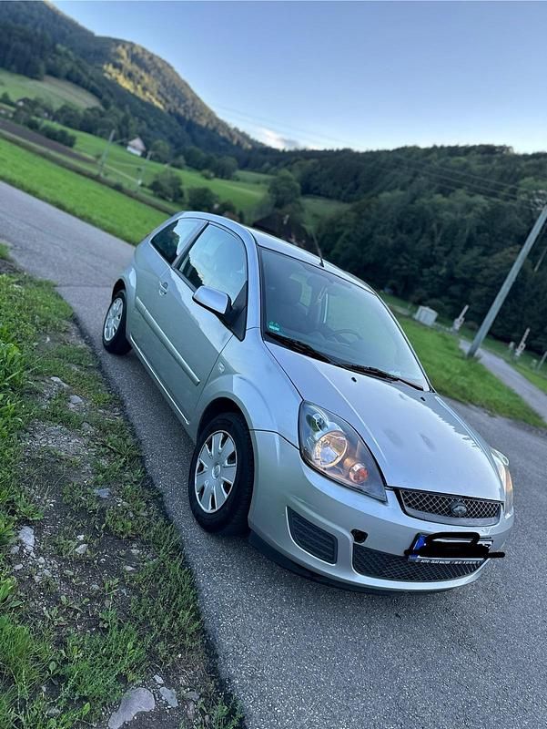 Silber Gebraucht 2008 Ford Fiesta Kleinwagen | 799 € (Superpreis) - Bild 1/4