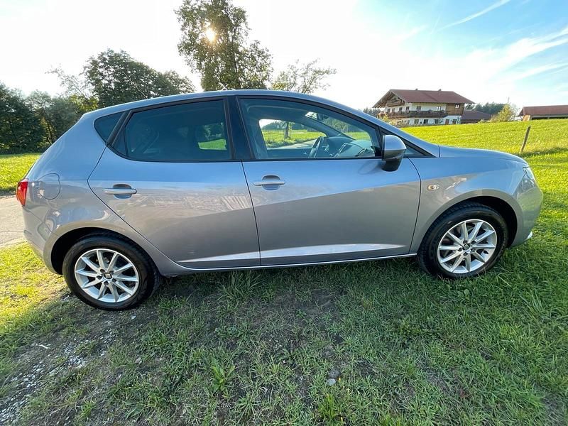 Silber Gebraucht 2015 Seat Ibiza Kleinwagen | 6.100 € (Fairer Preis) - Bild 1/4
