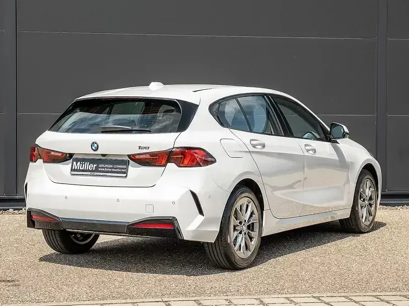Gebraucht BMW 120 Shadowline 170 PS (125 kW) 2025 Alpinweiss Kleinwagen