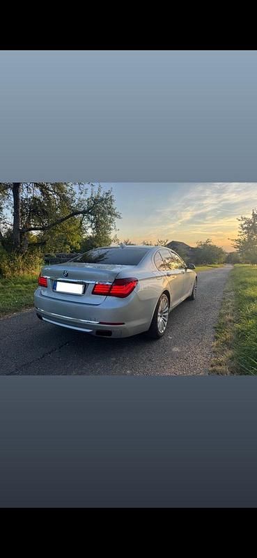 Gebraucht BMW 750 Shadowline 449 PS (330 kW) 2012 Silber Limousine