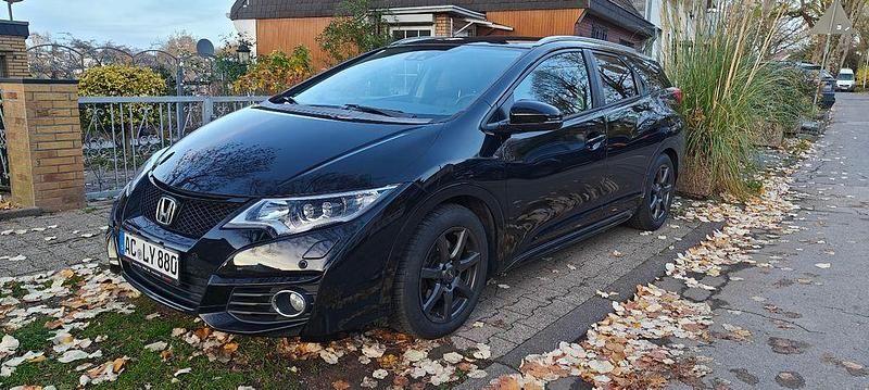Schwarz Gebraucht 2016 Honda Civic Black Edition Kombi | 10.990 € (Fairer Preis) - Bild 1/4