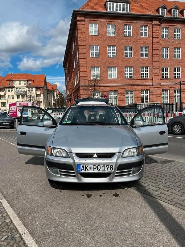 Gebraucht Mitsubishi Space Star 98 PS (72 kW) 2004 Silber Van / Kleinbus