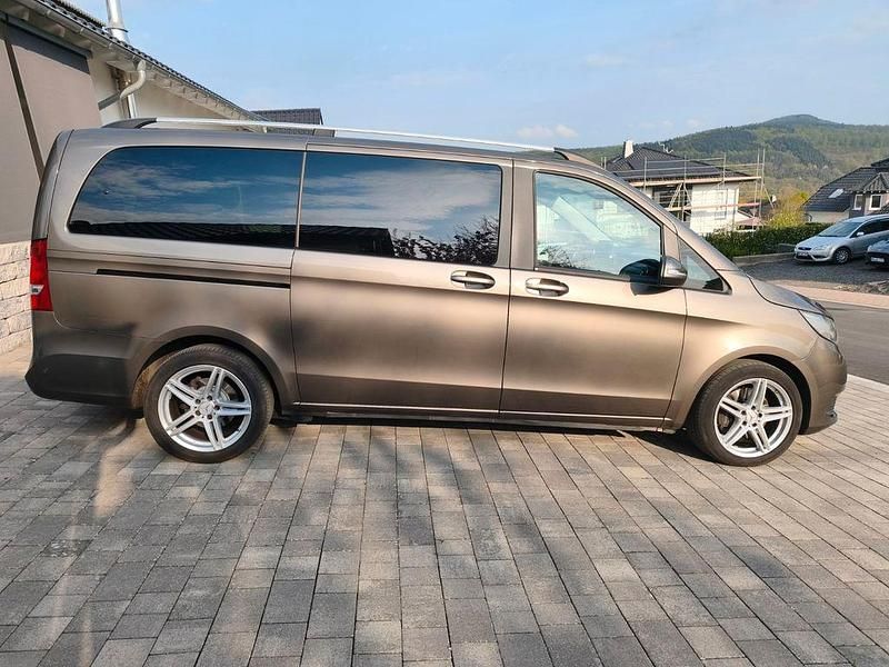 Gebraucht Mercedes V250 190 PS (139 kW) 2014 Braun Van / Kleinbus