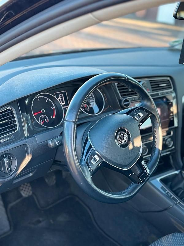 Gebraucht VW Golf VII 115 PS (84 kW) 2018 Schwarz Kombi