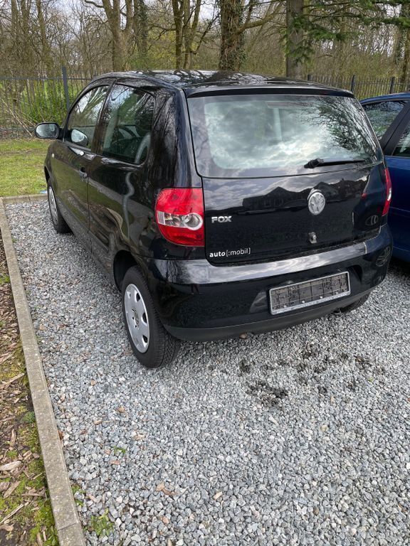 Gebraucht VW Fox 54 PS (39 kW) 2007 Schwarz Kleinwagen