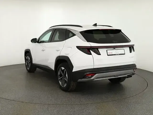 Neu Hyundai Tucson 150 PS (110 kW) 2025 Silber SUV