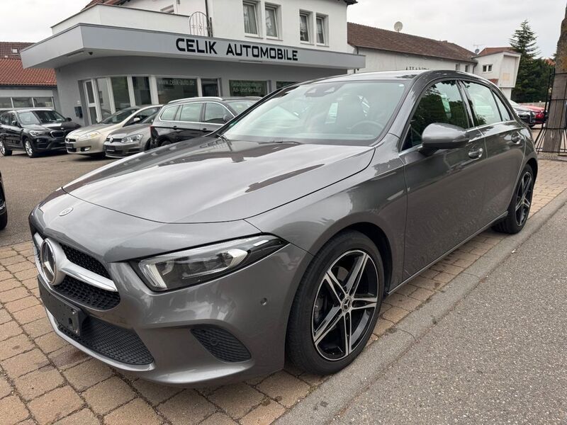 Grau Gebraucht 2021 Mercedes A200 Limousine | 18.990 € (Fairer Preis) - Bild 1/4