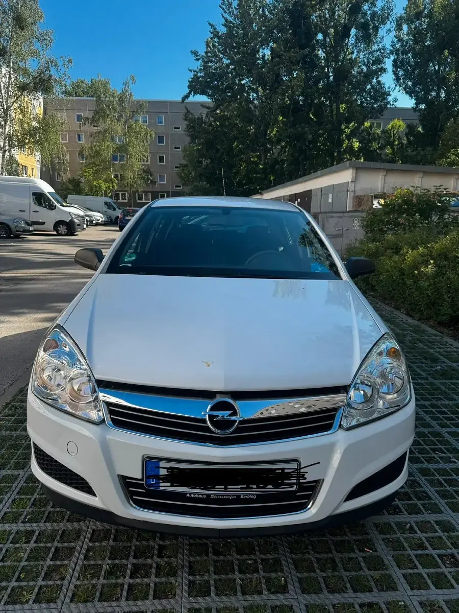 Gebraucht Opel Astra 90 PS (66 kW) 2010 Weiß Limousine