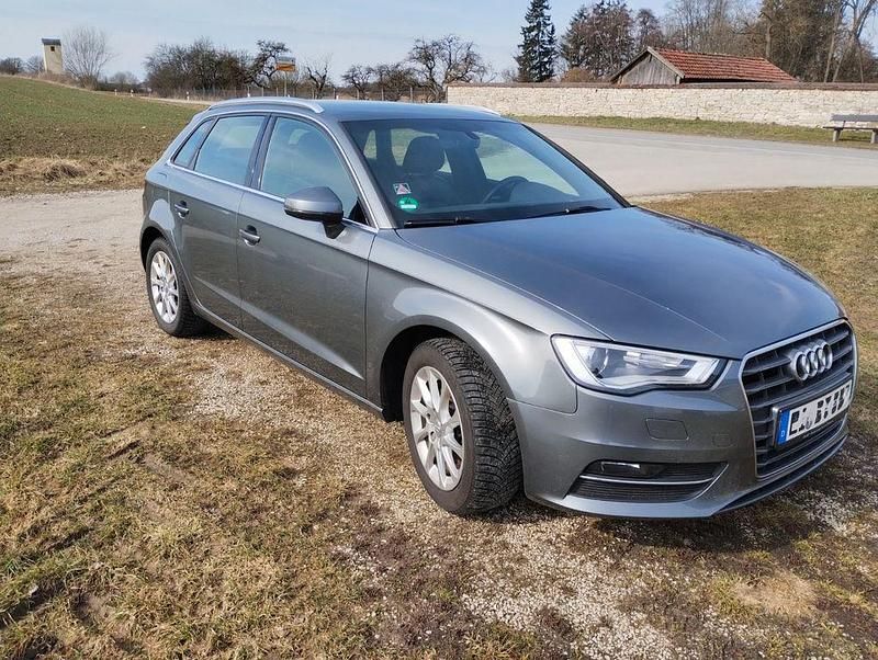 Gebraucht Audi A3 Ambition 125 PS (91 kW) 2015 Grau Limousine