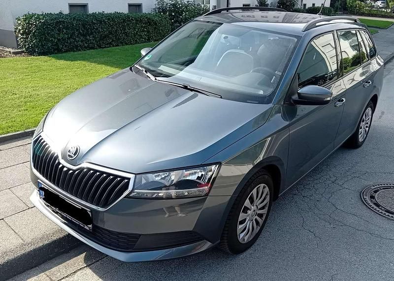 Grau Gebraucht 2018 Skoda Fabia Ambition Kleinwagen | 14.000 € (Teuer) - Bild 1/2