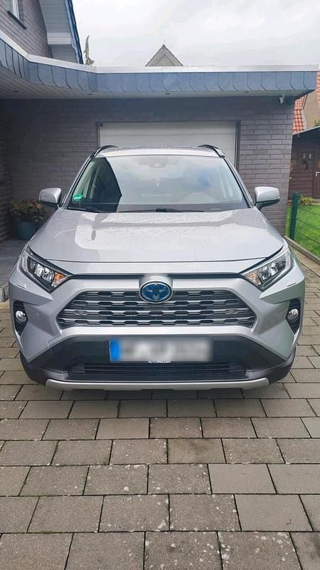 Grau Gebraucht 2019 Toyota RAV4 Hybrid SUV | 26.500 € (Fairer Preis) - Bild 1/4