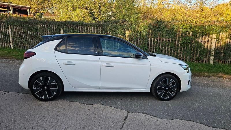 Gebraucht Opel Corsa-e 100 kW (136 PS) 2023 Brillant weiß Kleinwagen
