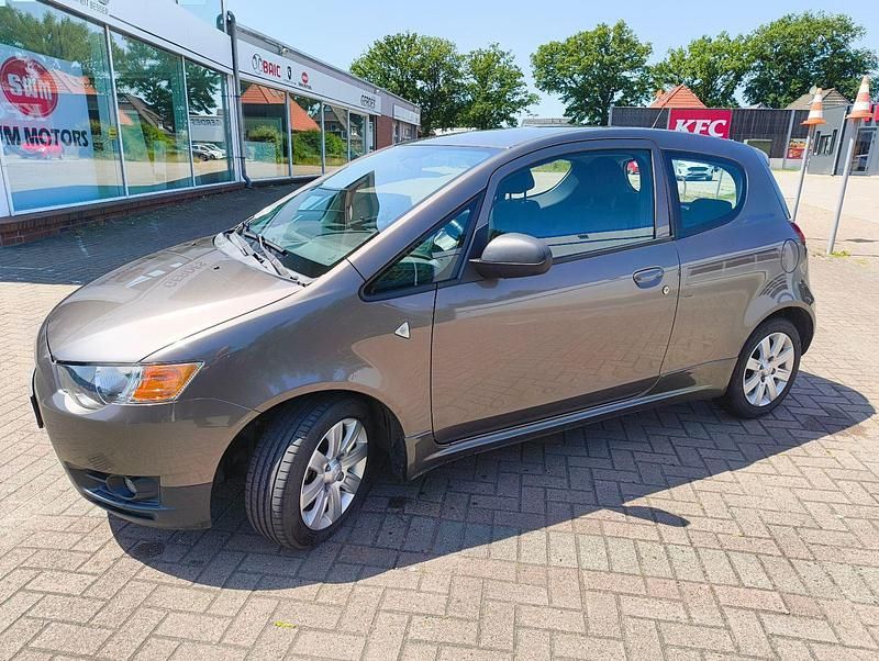Braun Gebraucht 2013 Mitsubishi Colt Limousine | 3.700 € (Etwas zu teuer) - Bild 1/4