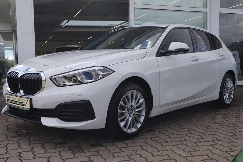 Alpinweiß uni Gebraucht 2024 BMW 118 Advantage Kleinwagen | 24.490 € (Fairer Preis) - Bild 1/4